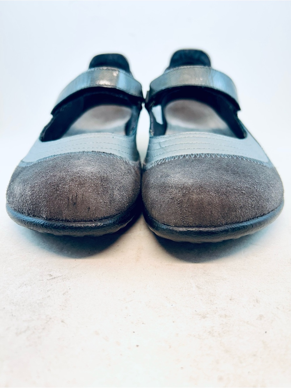 Naot Gray Suede Silver Leather Trim Kirei Flat Mary Janes, size 38 7-7.5 WIDE - Picture 3 of 11